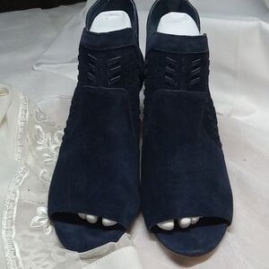Vince Camuto navy suede open toed ankle bootie size 8.5